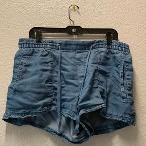 Denim shorts with elastic waistband